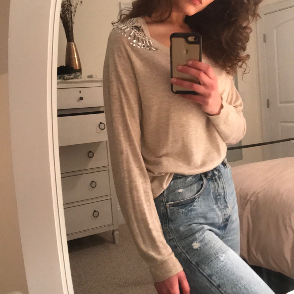 Cloud-soft shirt with shoulder detailing 🤩